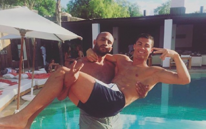 Cristiano Ronaldo e Badr Hari é gay e tem caso com lutador de kickboxing, diz jornalista