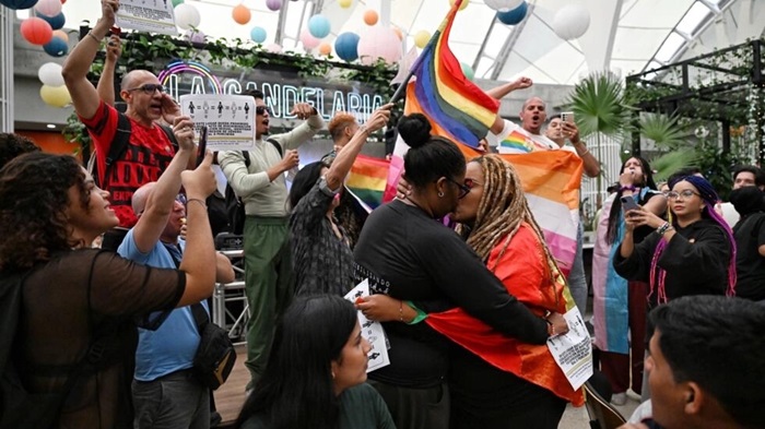 Beijaço gay LGBT