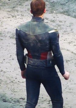 Chris Evans tem a bunda melhor que a minha, diz Ryan Reynolds