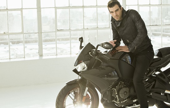 No mesmo dia, outro gay assumido, Zachary Quinto também faz anos: 37