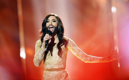 Países homofóbicos tentaram tirar cantora. Resposta: ela foi a grande campeã!