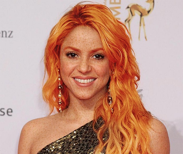 Shakira ruiva